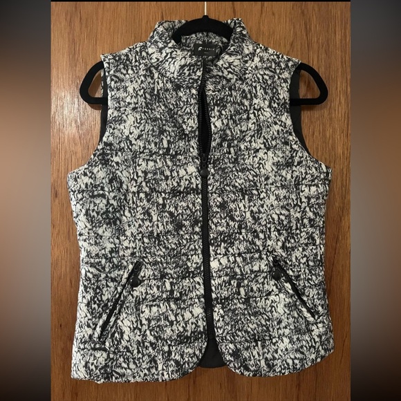 Black and White Puffer Women's Vest - Picture 1 of 2